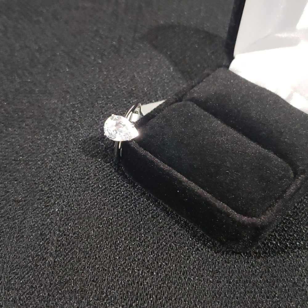 🆕️FINAL SALE 50% OFF $950 2CT Pear Cut 14k White Gold Simulated Solitaire Diam. - Picture 5 of 8
